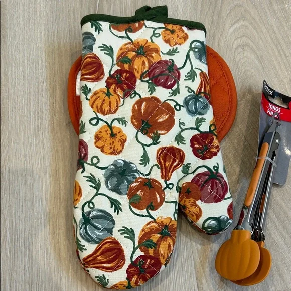 NWT Celebrate Together Pumpkin Themed Bundle With Oven Mitt, Pot Holder, & Tongs - Picture 4 of 4
